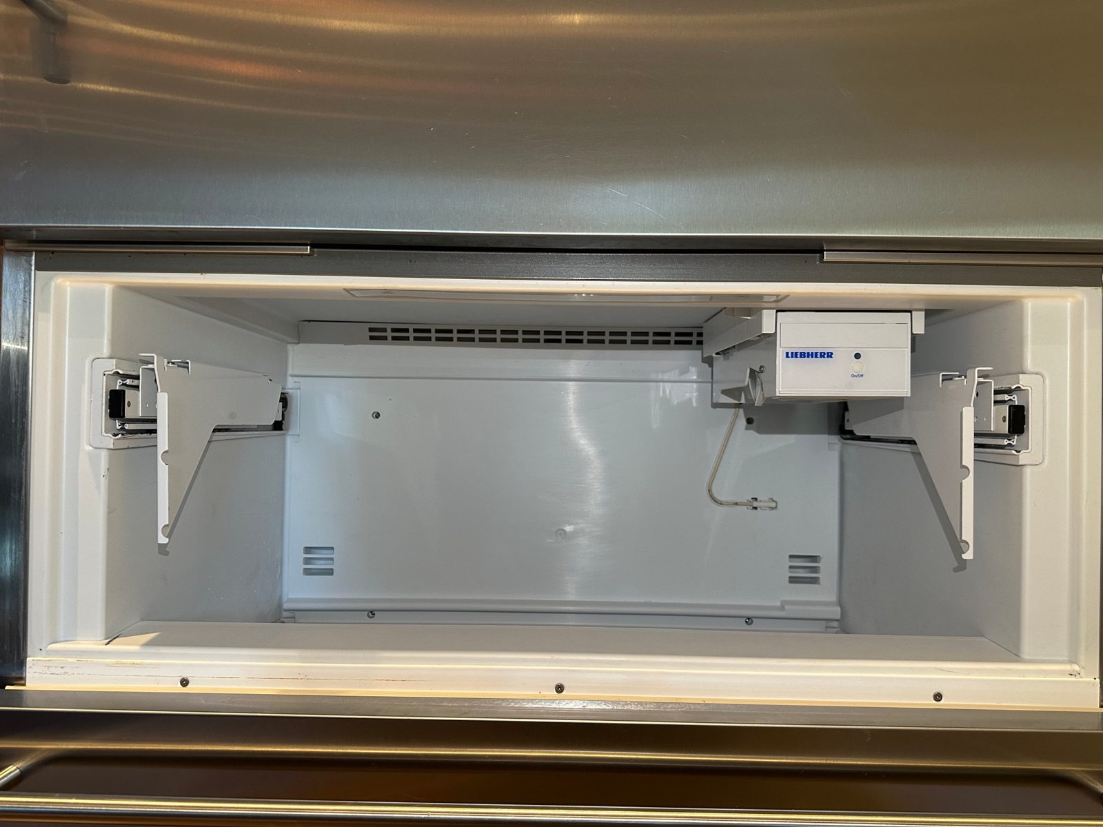 Upper freezer drawer compartment of a Liebherr CS 2060 with the IceMaker module mounted